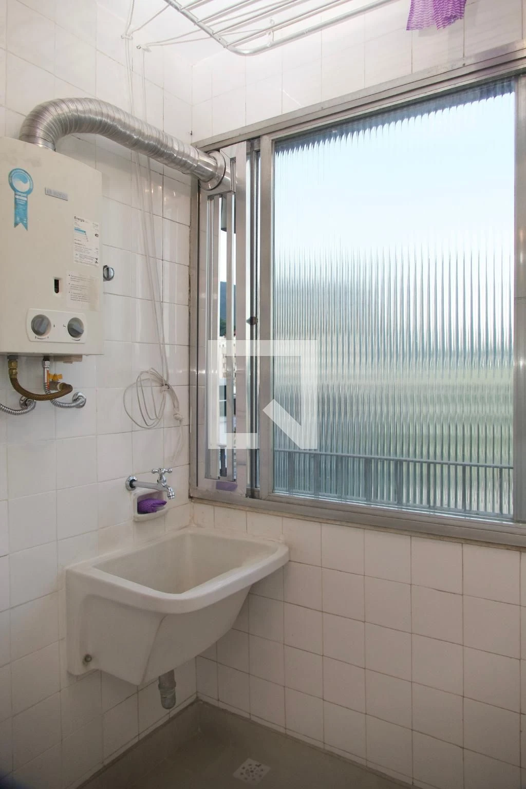 1-bedroom apartment with enclosed kitchen and balcony — photo 6