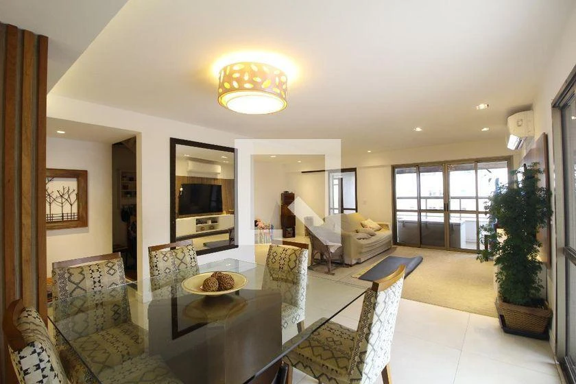 Furnished 4-bedroom apartment with 245 m² and glass balcony — photo 42