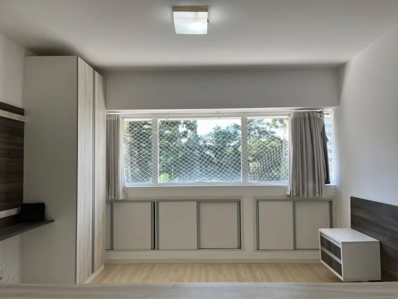 Furnished 30 m² studio with open-plan kitchen