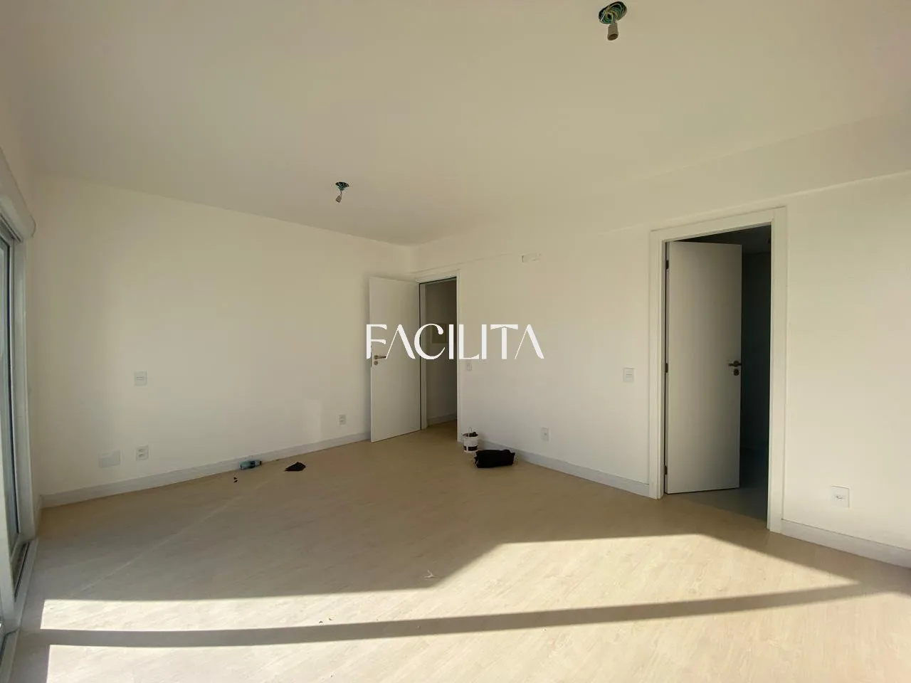 3 en-suite bedroom apartment, 163 m² and balcony — photo 19