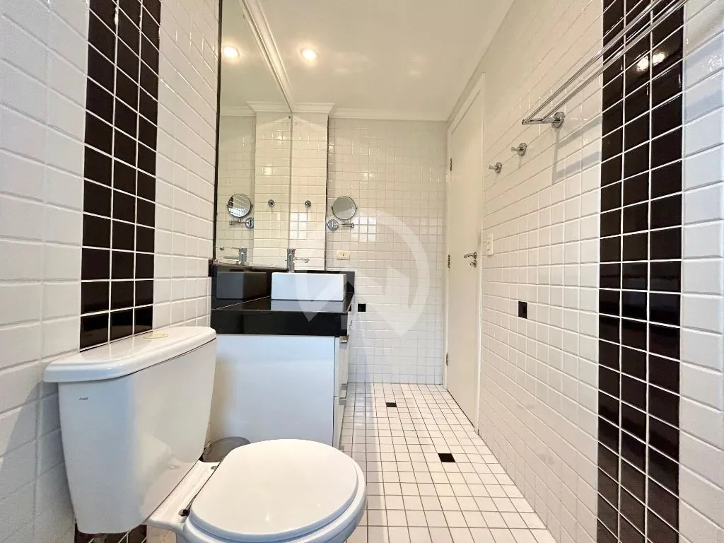 Квартира 67 м² з балконом із грилем та заскленим балконом — photo 9