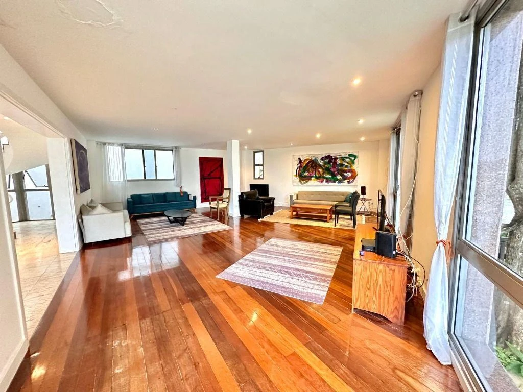 House with 5 bedrooms and 5 bathrooms — photo 3