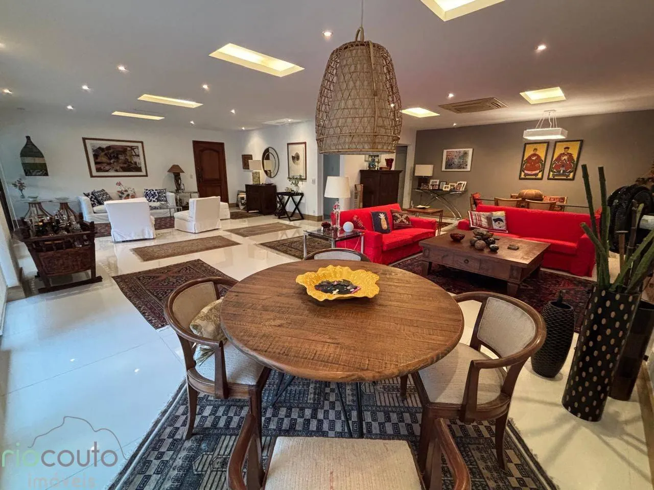 Linear top-floor home with 200 m² and 2 bedrooms