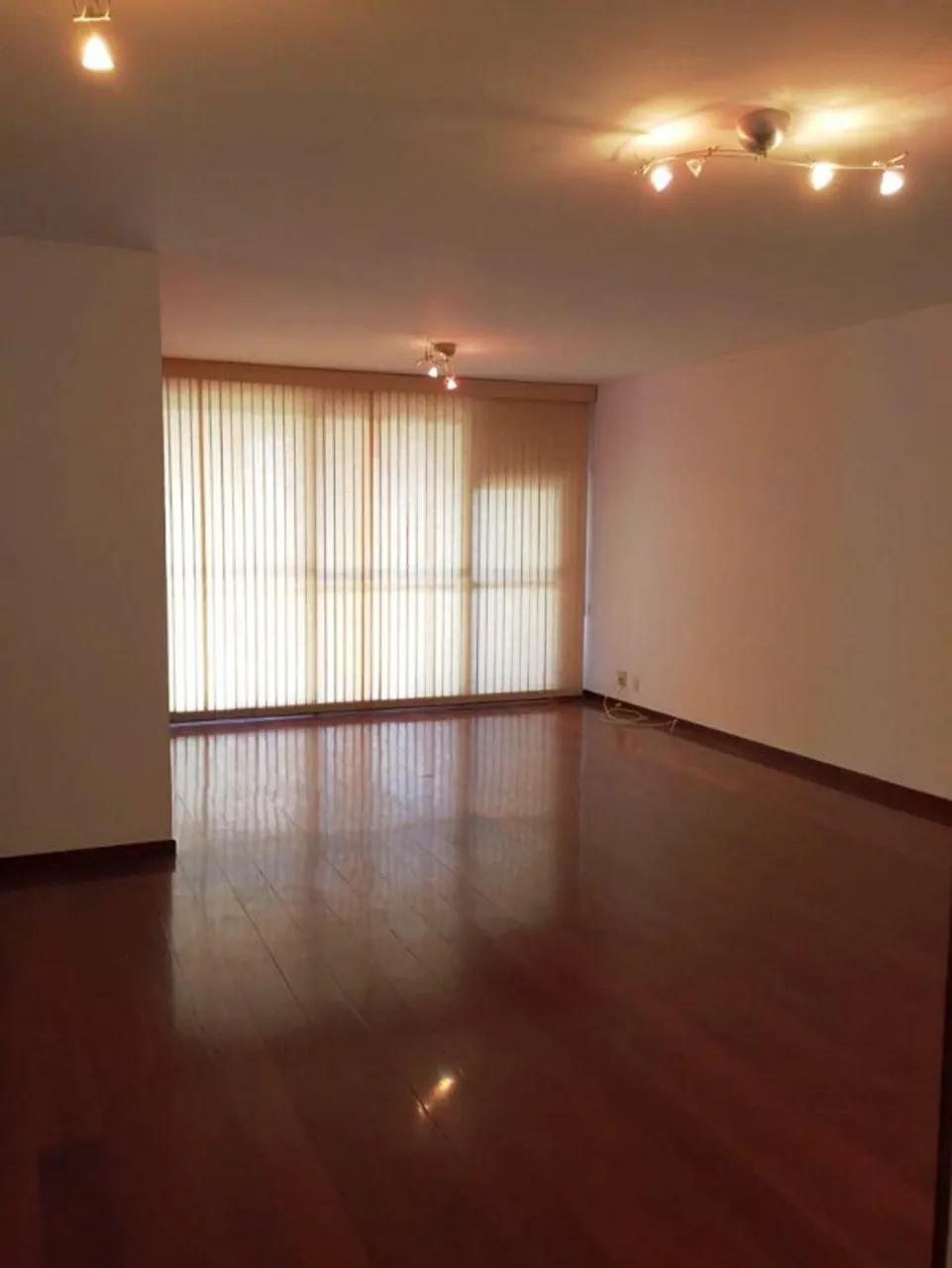 Apartamento sem mobília com 4 quartos e 3 banheiros — photo 2