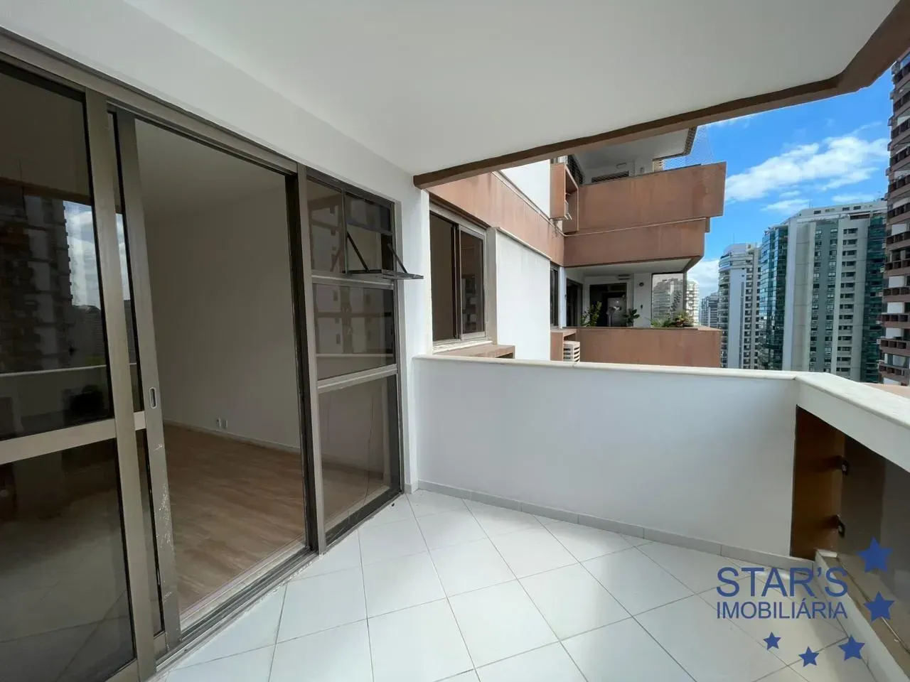 1-bedroom apartment with balcony and city-view outlook — photo 12