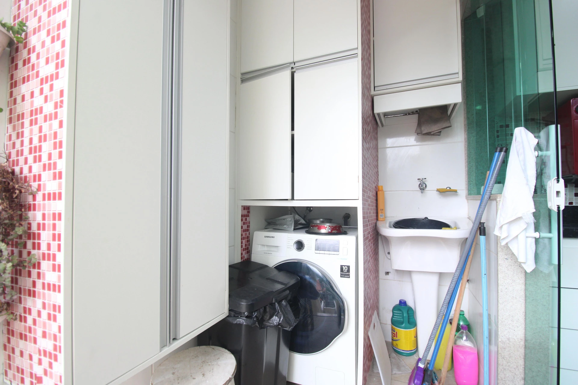 Casa mobiliada com 3 suítes e cozinha aberta com fogão a gás — photo 43