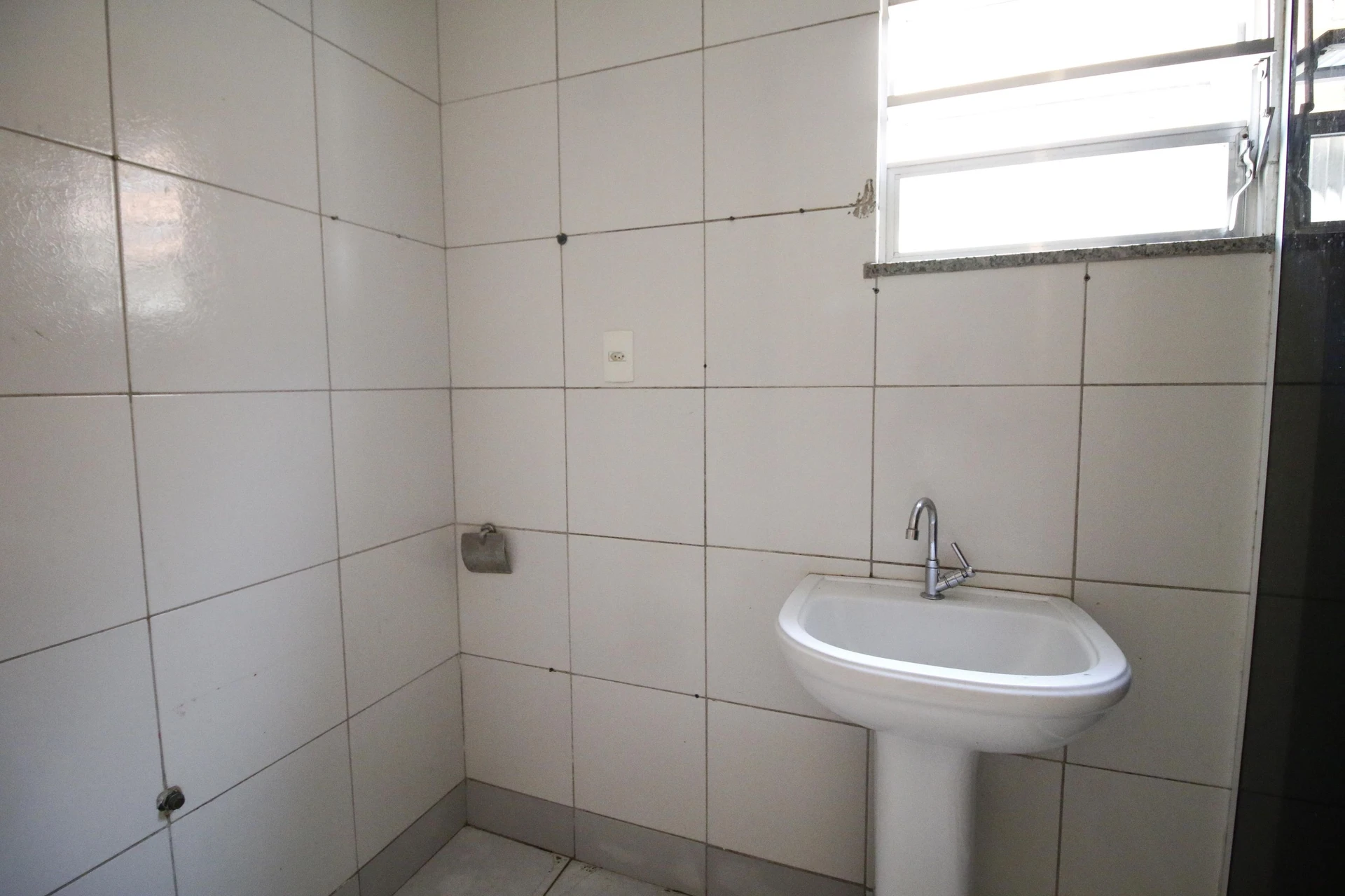 1-bedroom apartment with tile floors — photo 5