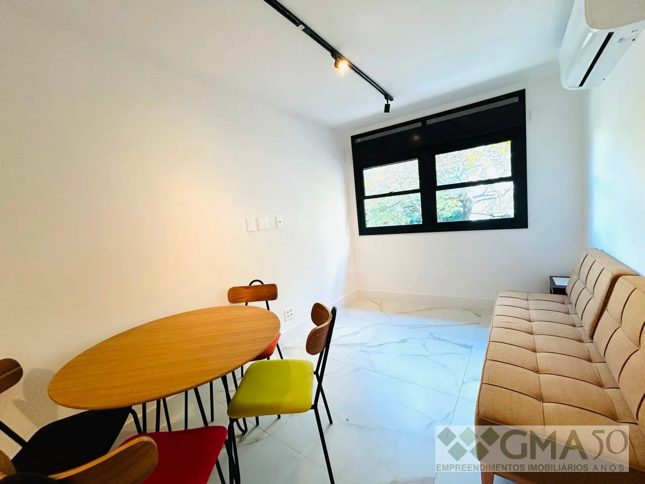 Unfurnished 1-bedroom apartment with open-plan kitchen — photo 7