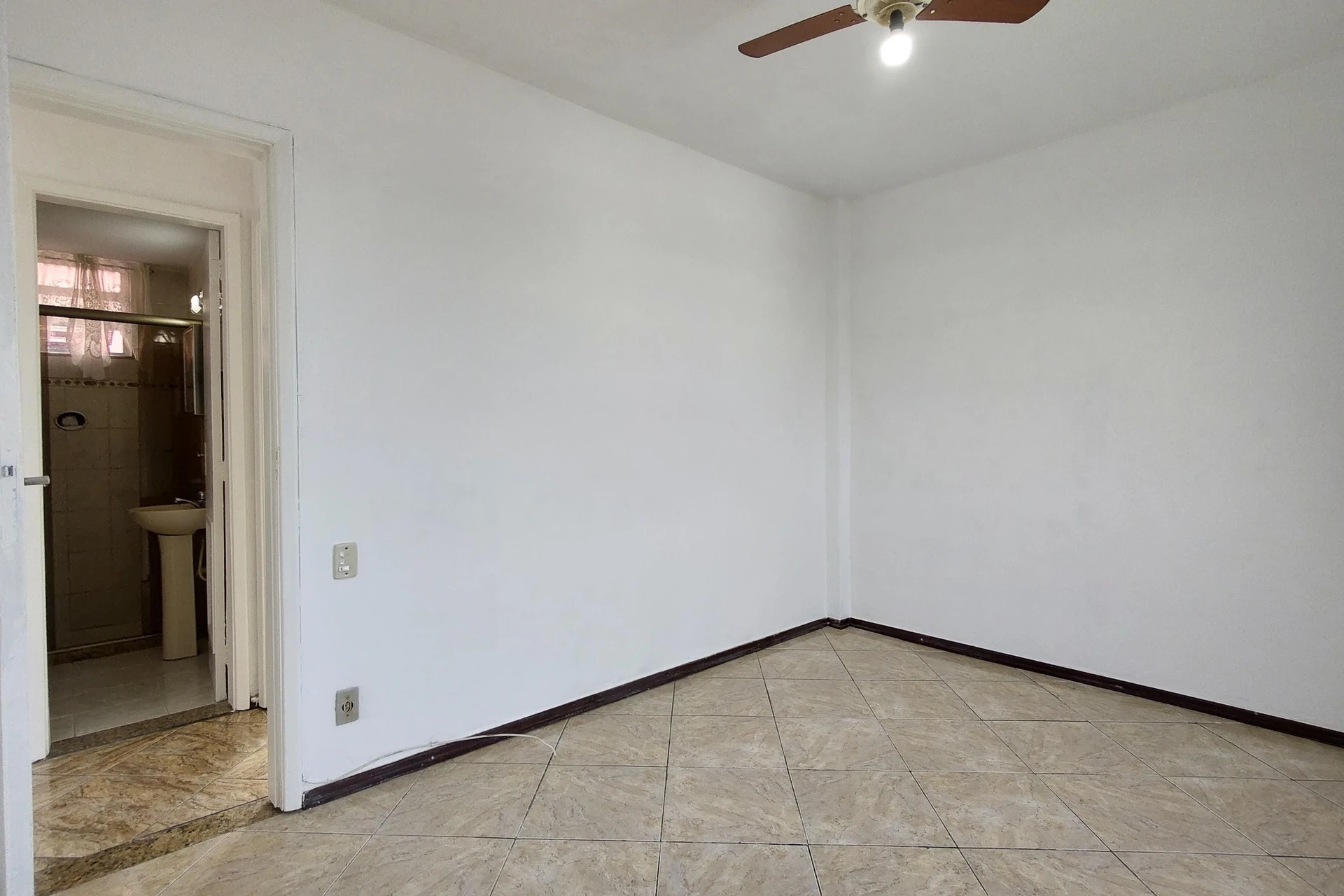 Unfurnished apartment with 2 bedrooms and 1 parking space — photo 33