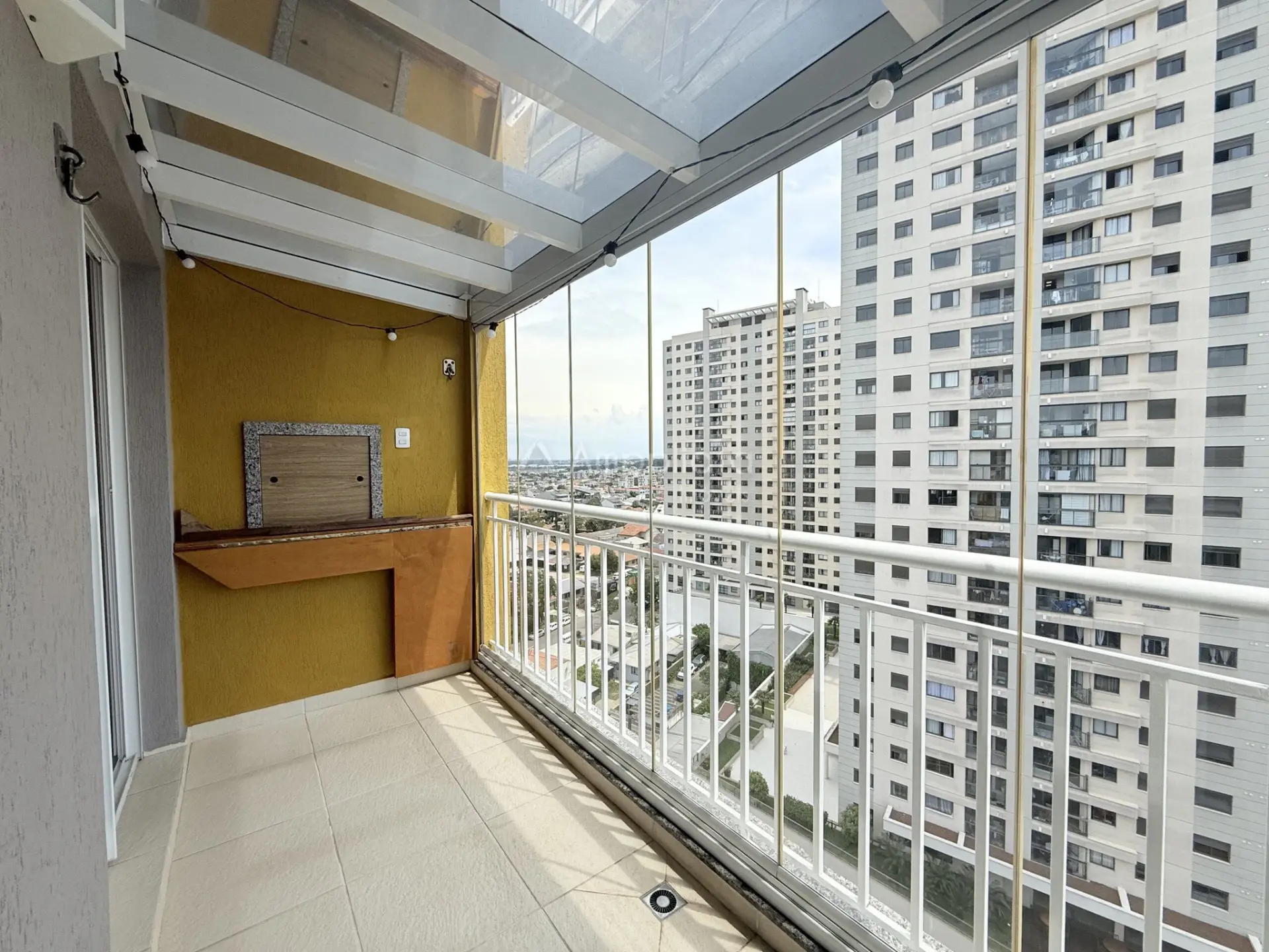 Glass-enclosed balcony in a 3-bedroom apartment, 78 m² — photo 4