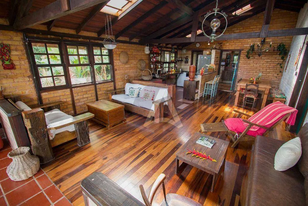 Furnished house with 6 bedrooms and a gas open-plan kitchen