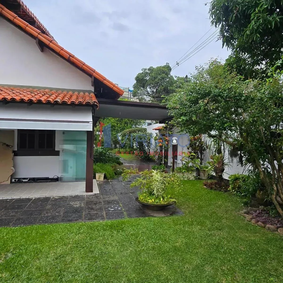 House with 4 bedrooms and a built-in balcony grill — photo 4