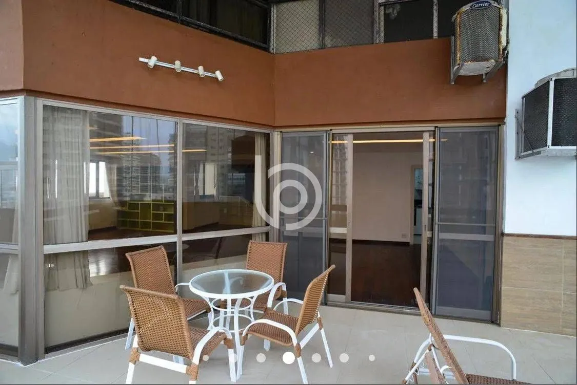4-bedroom apartment with a closed kitchen and gas stove — photo 33