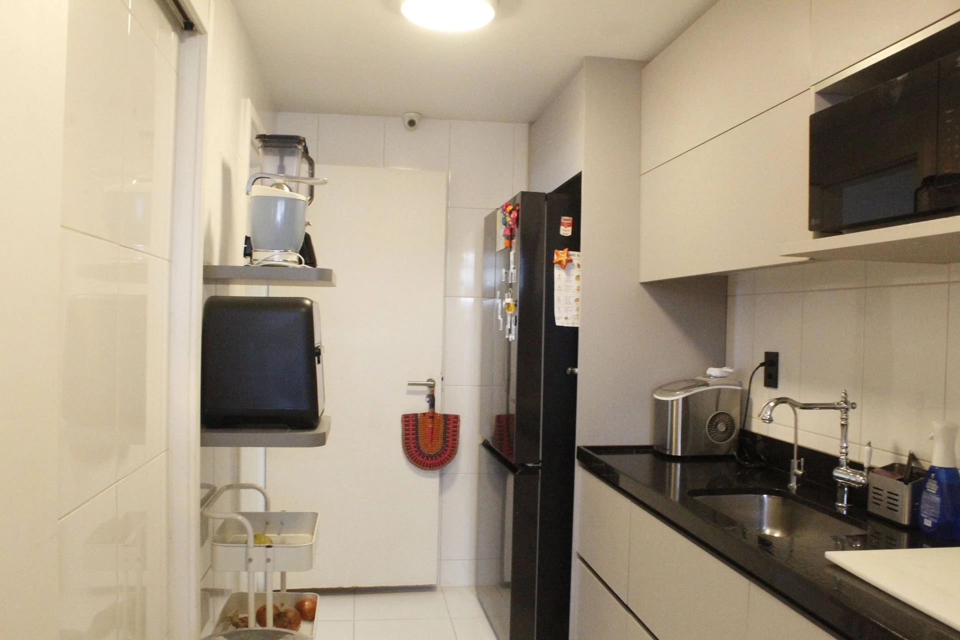 Glass-enclosed balcony in a 3-bedroom apartment, 115 m² — photo 17