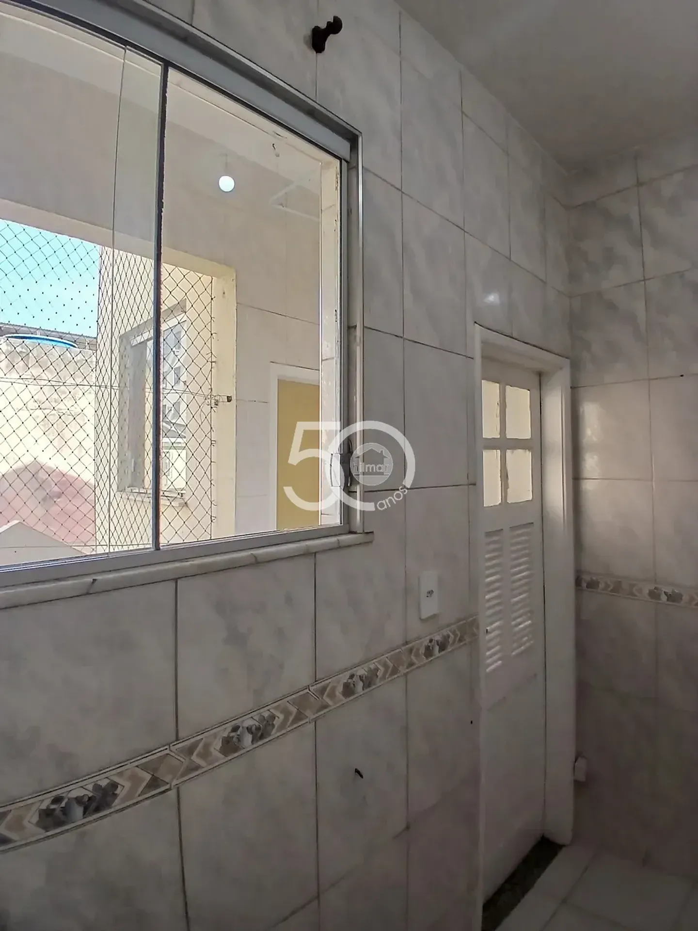 Apartamento de 2 dormitorios con balcón y cocina separada — photo 16