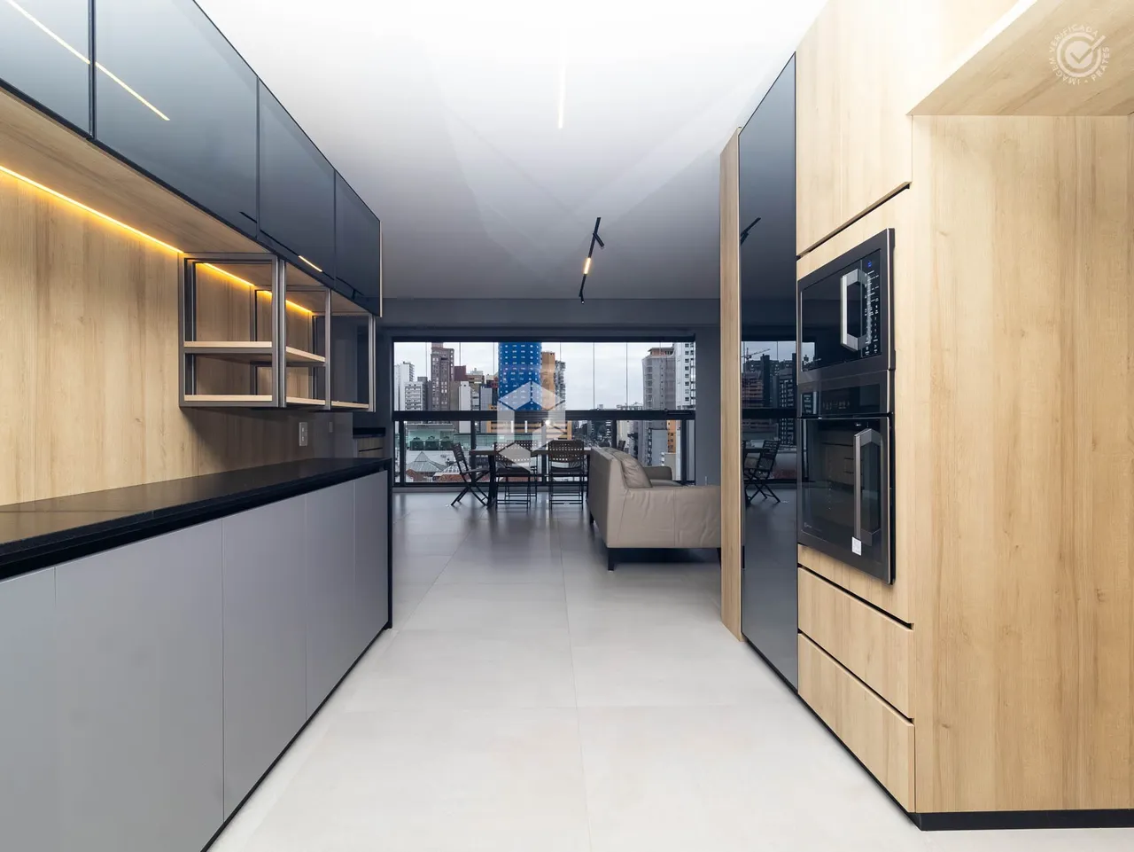 3-bedroom apartment with 4 bathrooms and 2 parking — photo 2