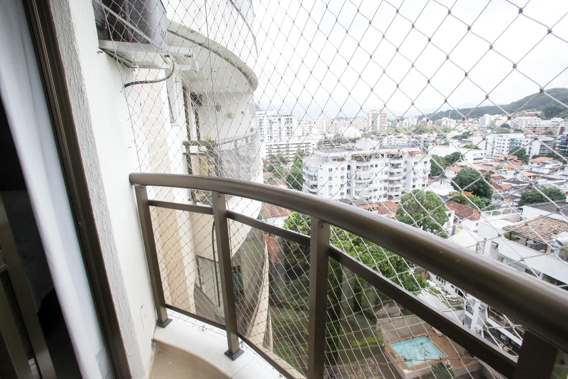 Apartamento mobiliado com 4 quartos e varanda — photo 57