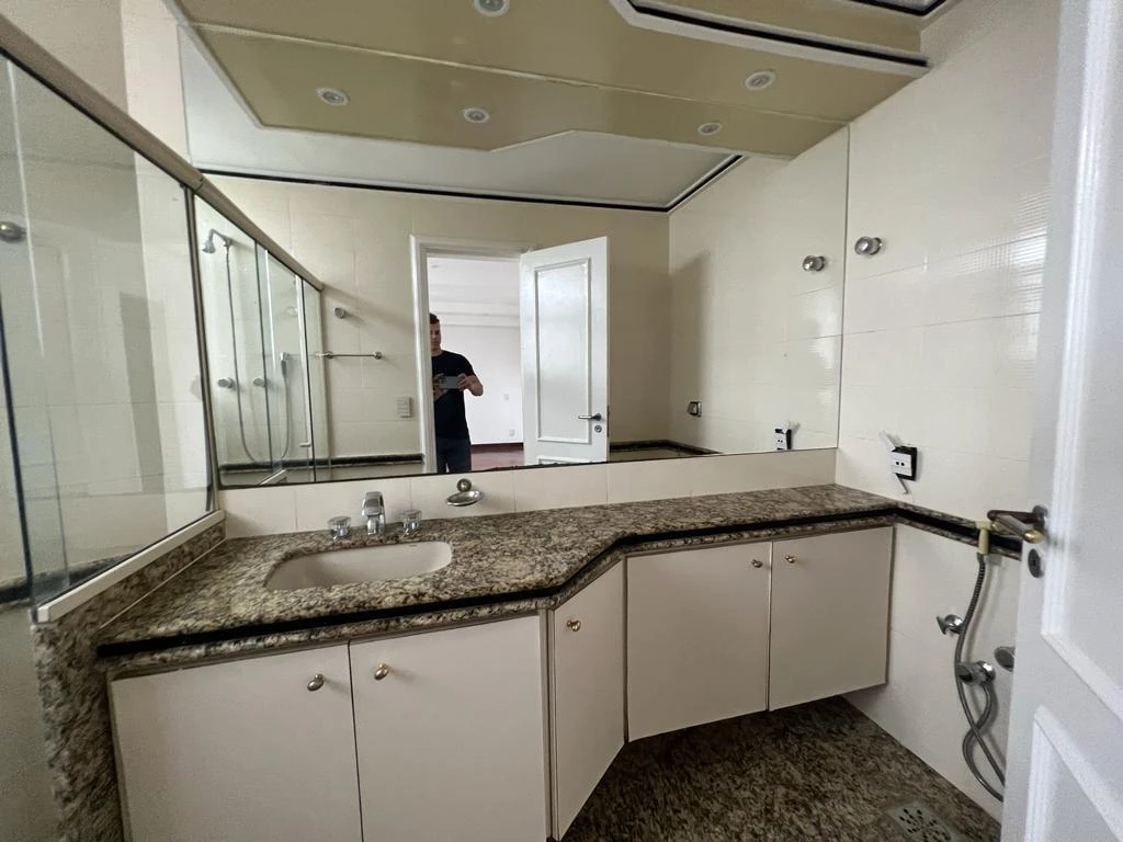 Unfurnished 1000 m² house with 5 en-suite bedrooms — photo 22