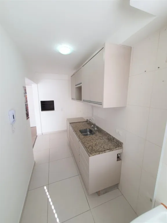 Apartamento de 2 quartos com cozinha fechada e fogão a gás — photo 10