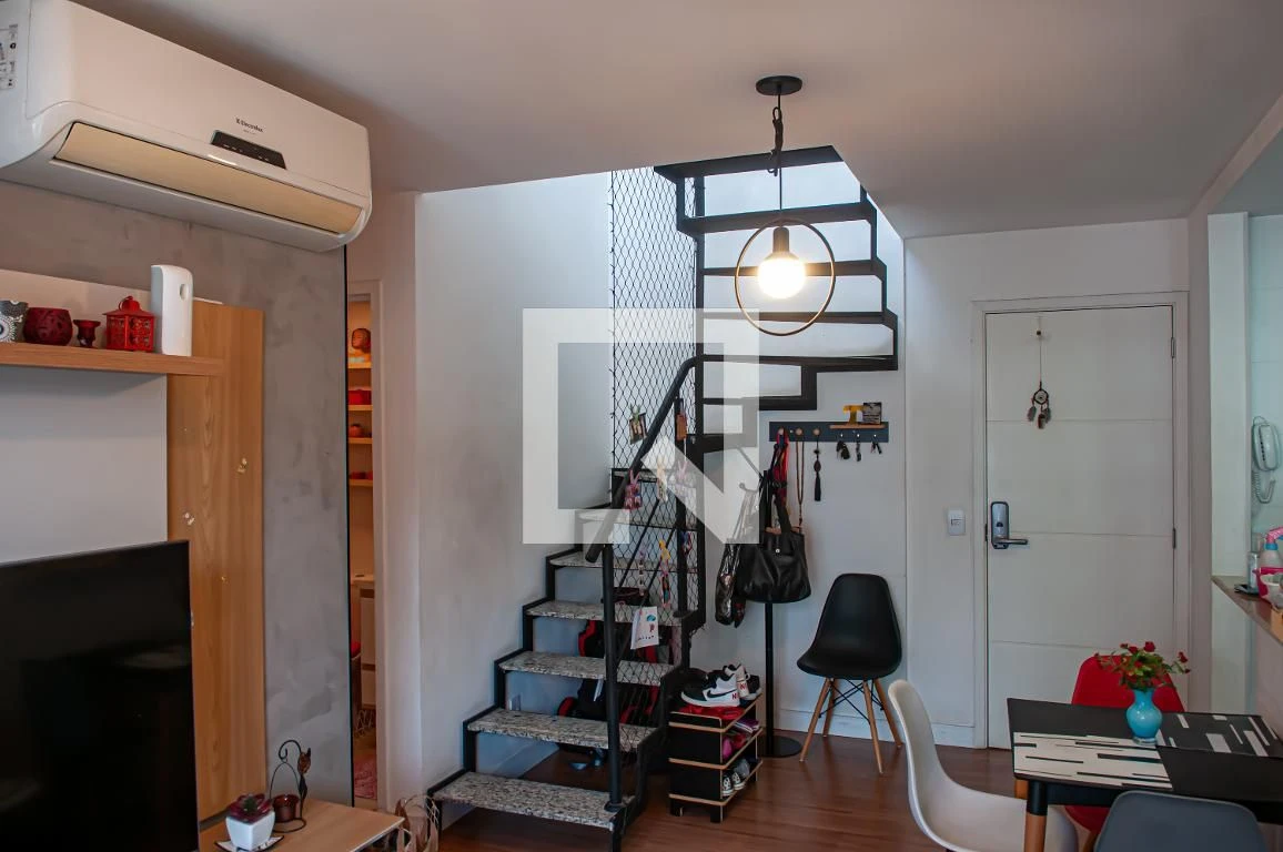 Walk-in closet in a 3-bedroom apartment, 130 m² — photo 32