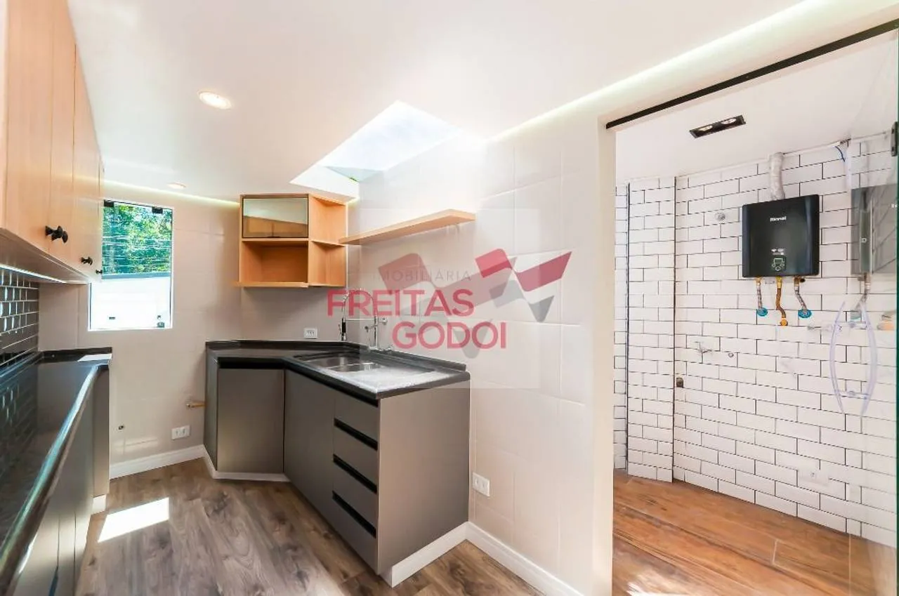 2-bedroom house with floor-to-ceiling windows in Curitiba — photo 9