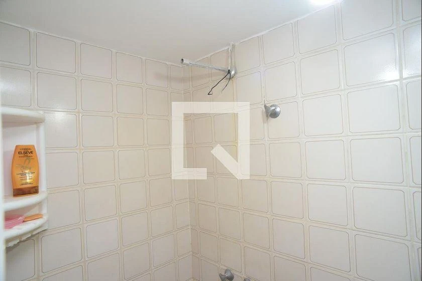 Квартира з 2 спальнями та дерев'яною підлогою або ламінатом — photo 35