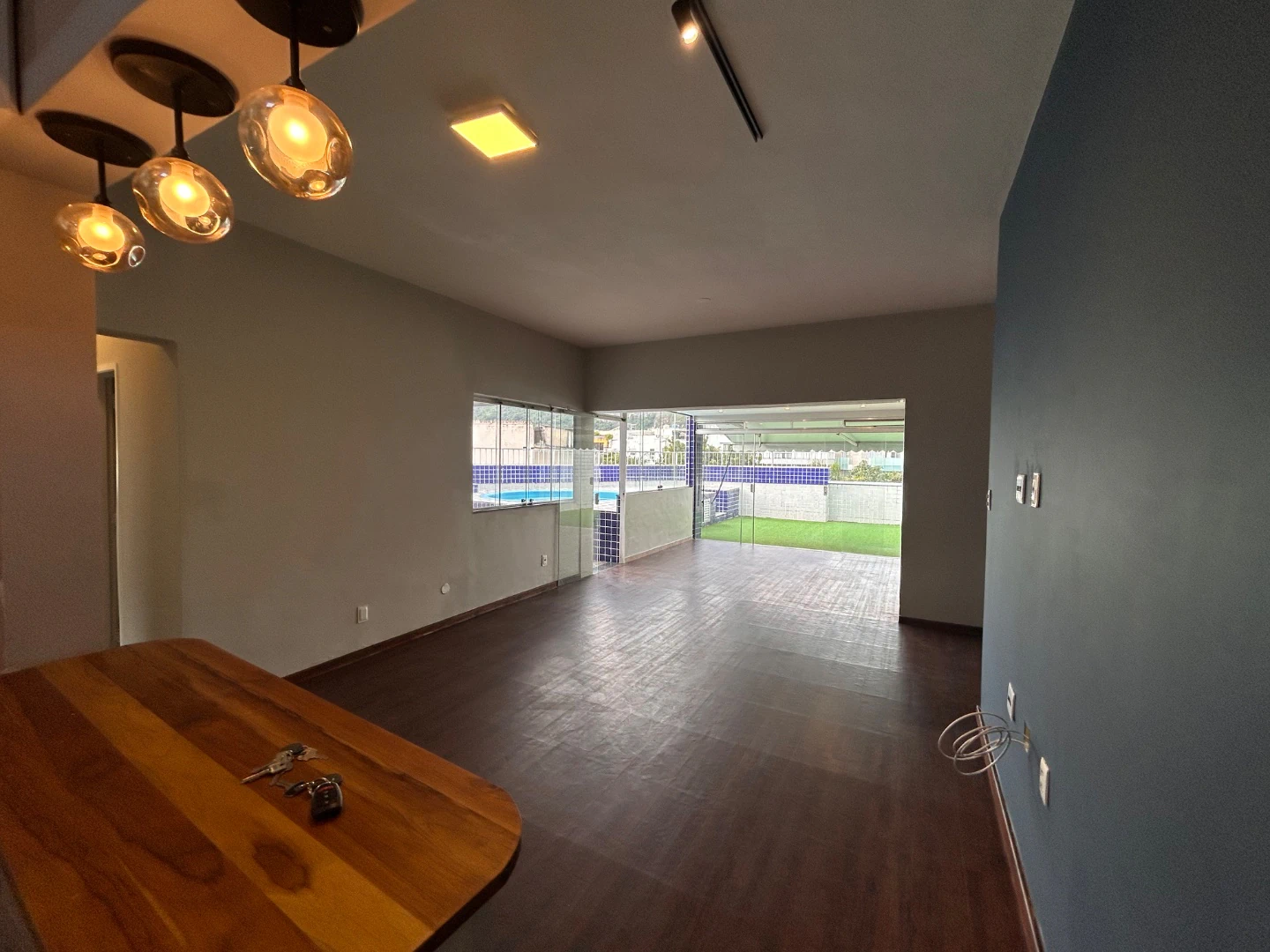 3-bedroom apartment with a terrace and mountain views — photo 2