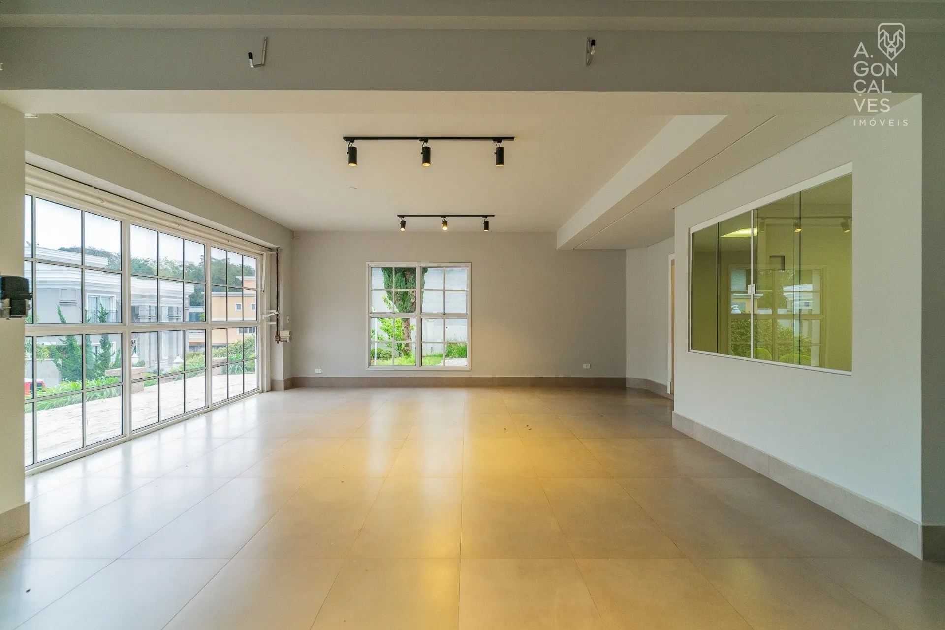 House with 4 bedrooms and 5 bathrooms, 5 parking spots — photo 59