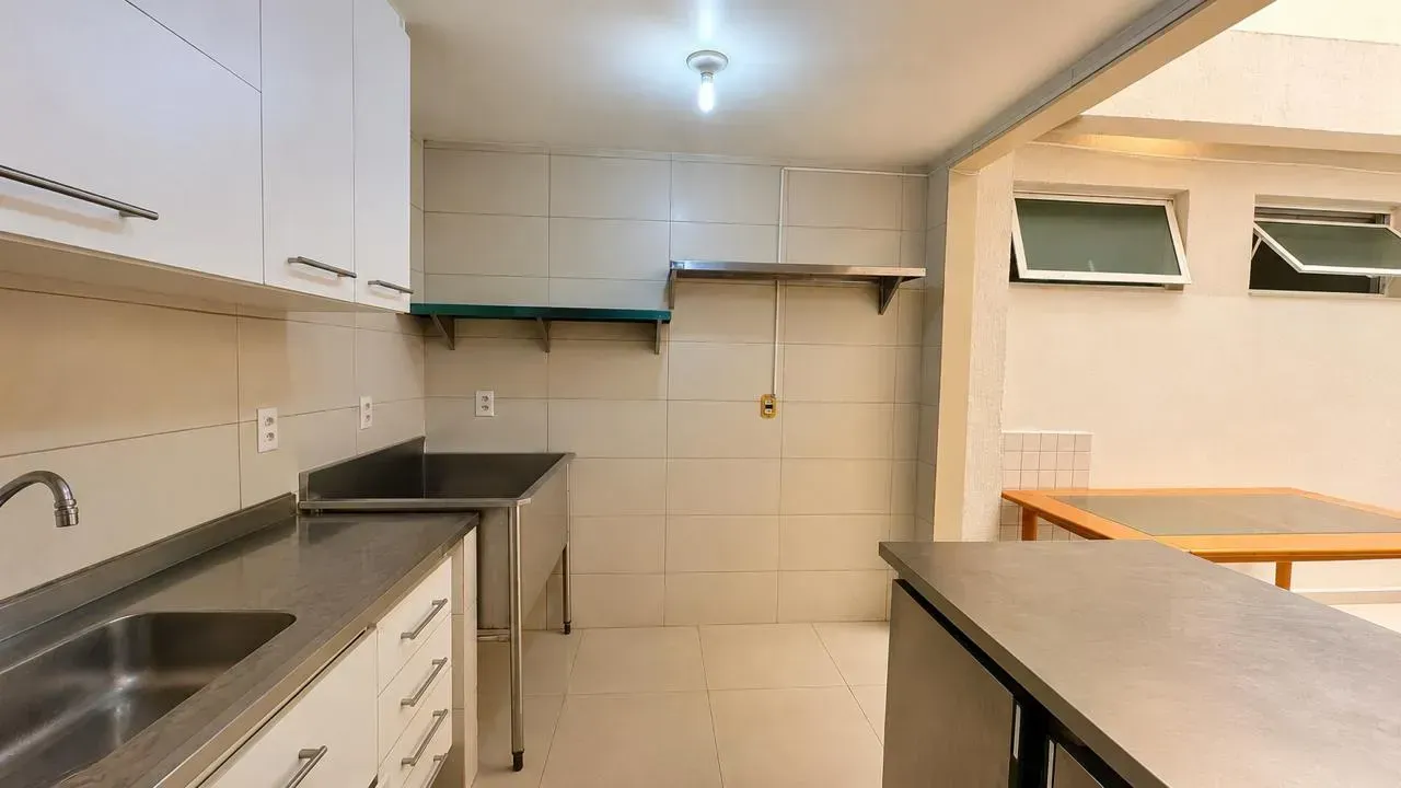 Unfurnished house with 5 bedrooms and 5 bathrooms, 266 m² — photo 15