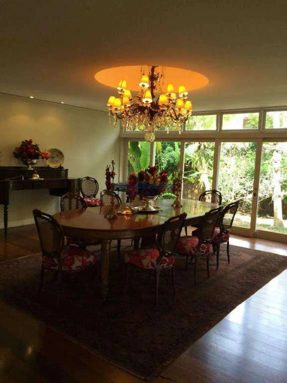Furnished house with 4 bedrooms and 498 m², closed kitchen — photo 17