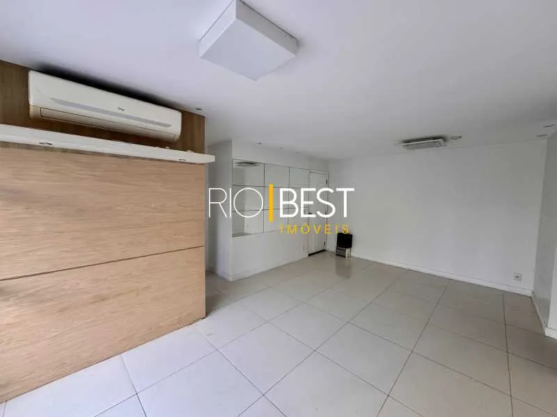 Apartamento de 99 m² com closet e janelas do piso ao teto — photo 18