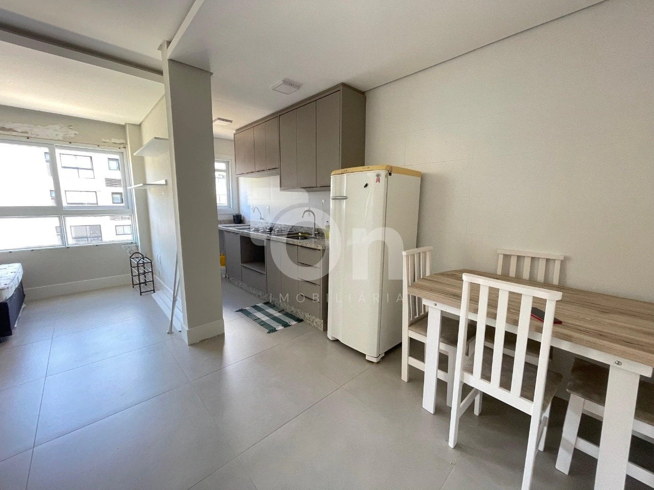 One-bedroom apartment in a building with a coworking space — photo 2
