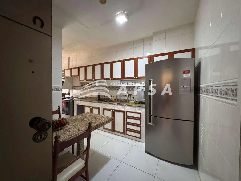Furnished 208 m² apartment with 3 bedrooms and 2 parking spots — photo 14