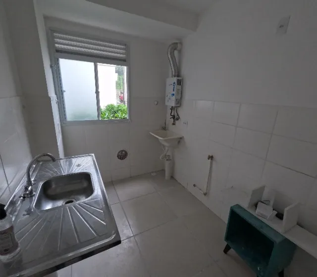Apartamento sem mobília com cozinha separada e varanda — photo 9