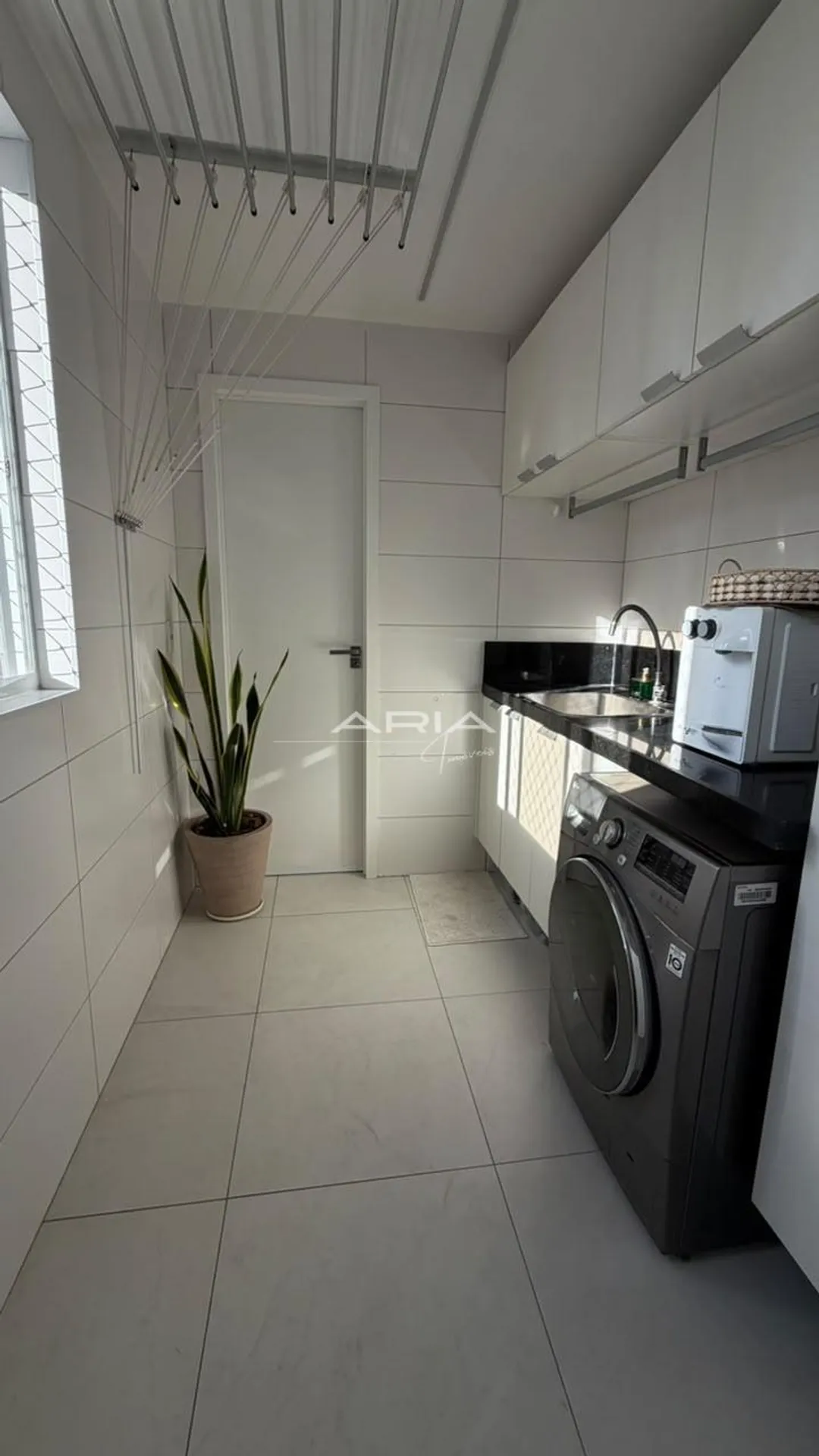 One-bedroom apartment with a glass-enclosed balcony — photo 19