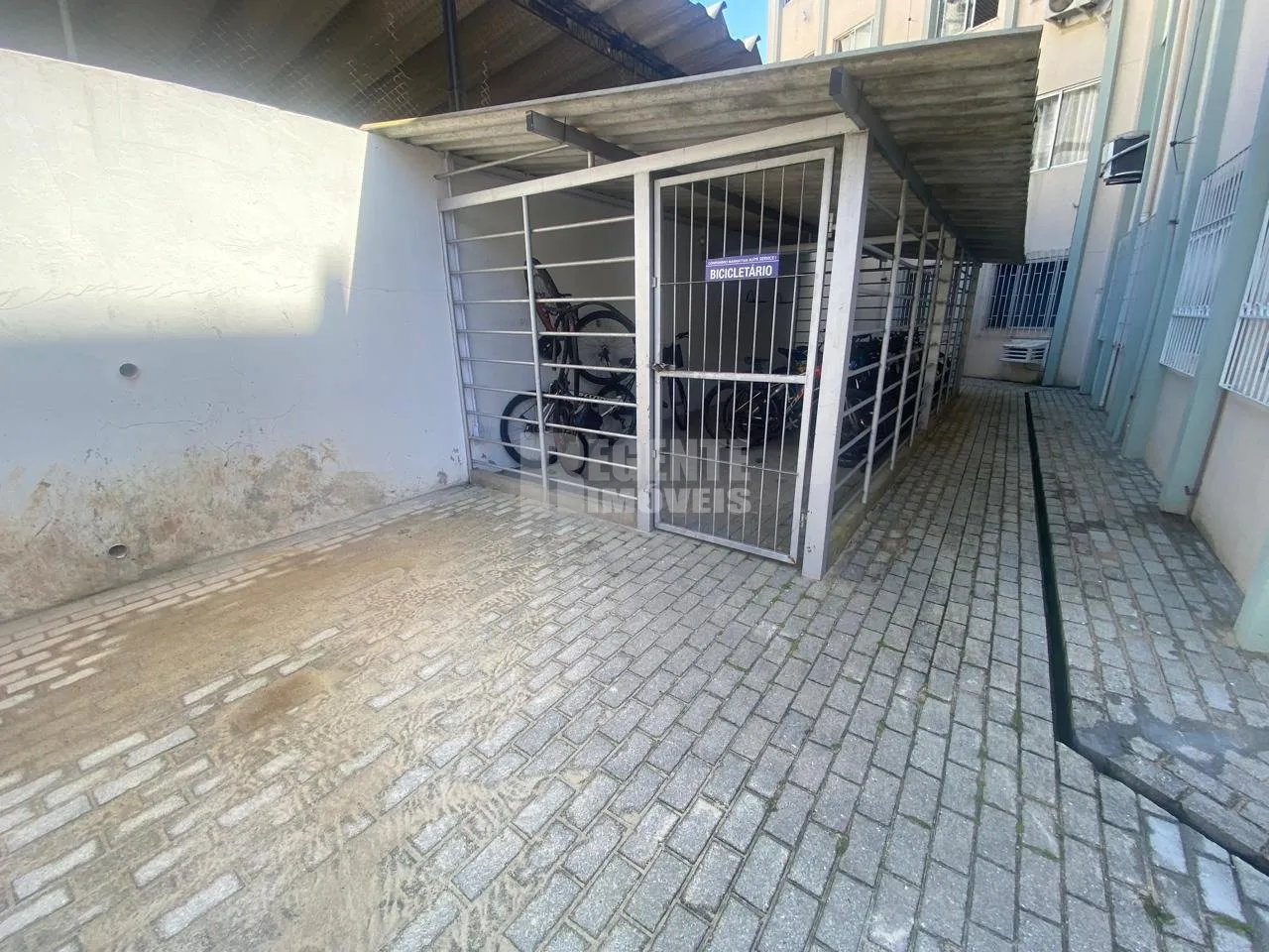 1-bedroom apartment with enclosed kitchen and parking — photo 14