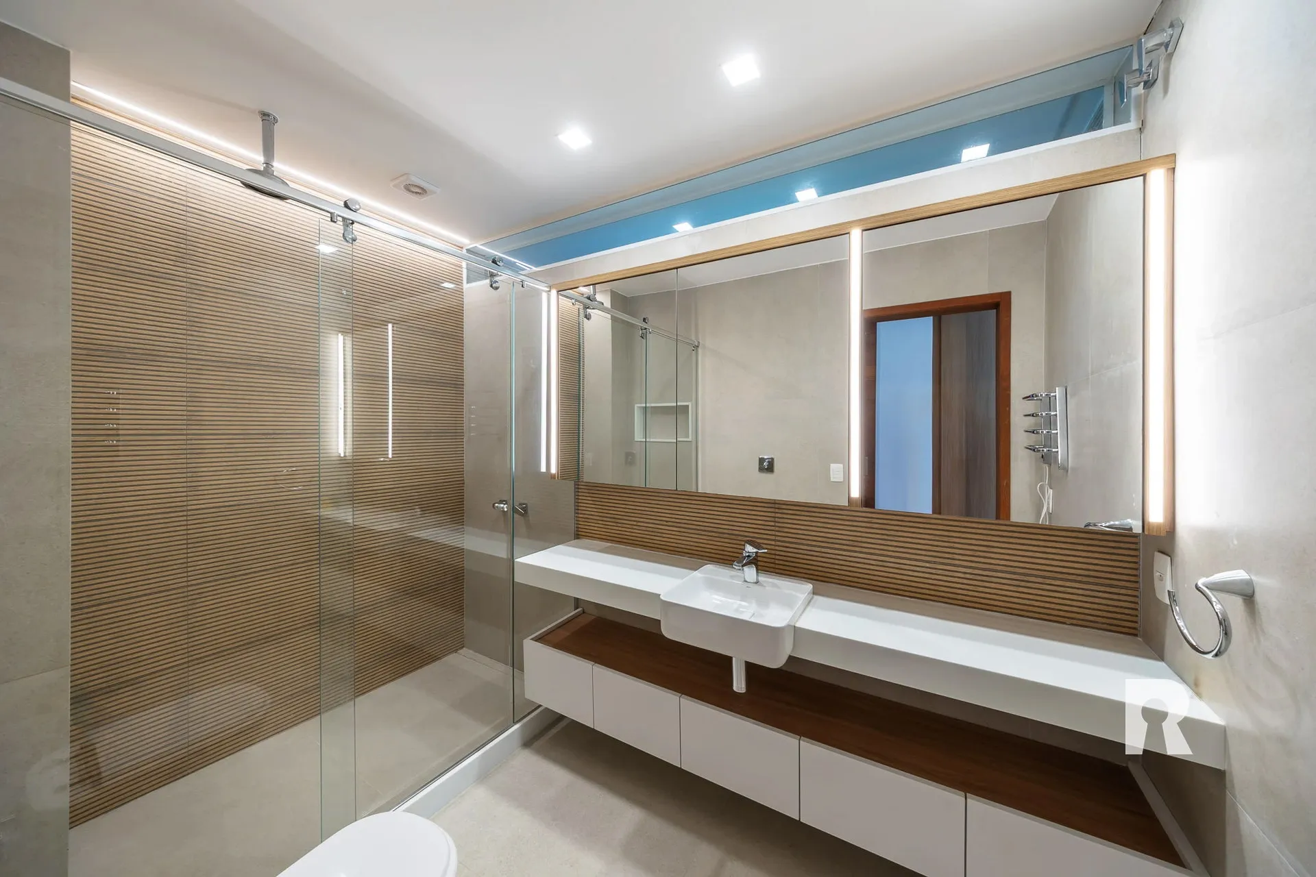 Furnished house with 5 bedrooms and 5 bathrooms — photo 27