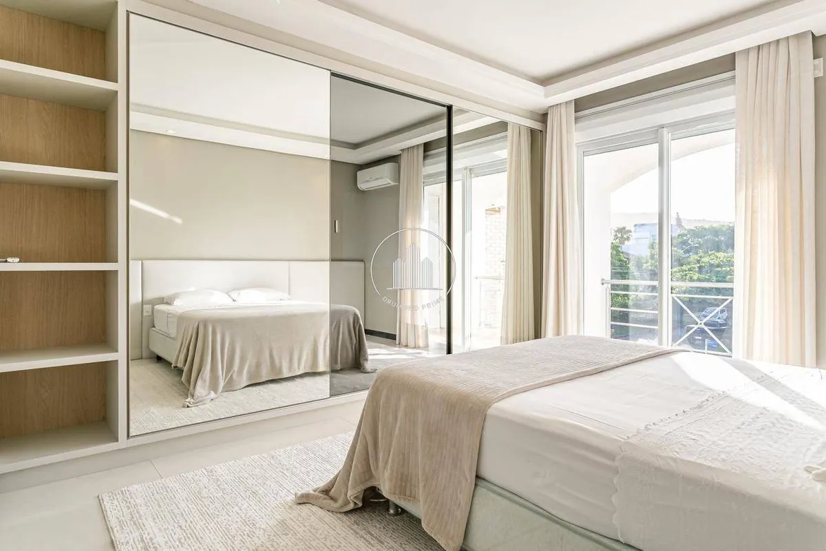 House with 6 en-suite bedrooms, 800 m² and 4 parking spots — photo 21