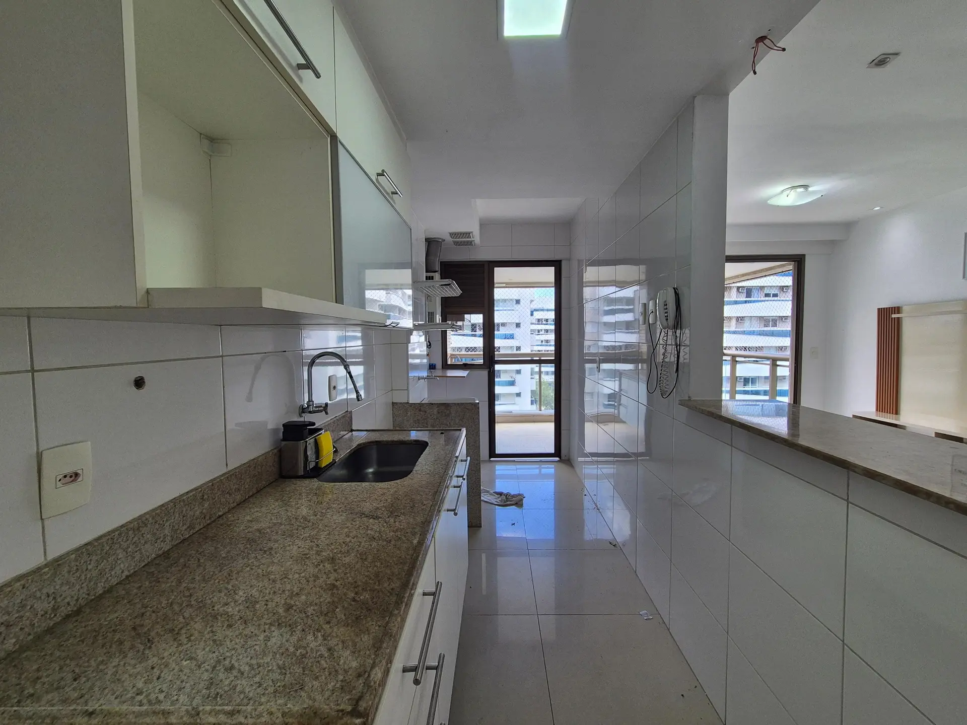 3-bedroom apartment with balcony and open-plan kitchen — photo 22