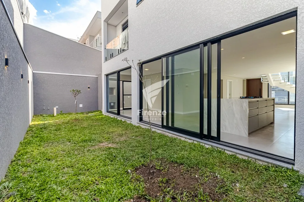 Furnished house with 4 bedrooms and 320 m² — photo 104