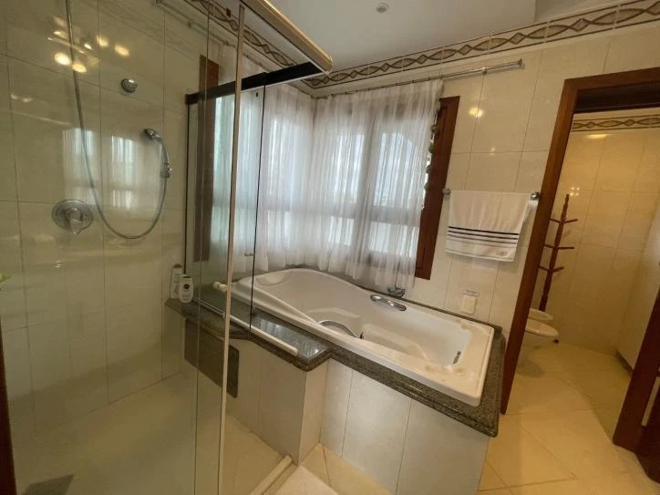 Ванна и 6 спален: дом 320 м² — photo 35