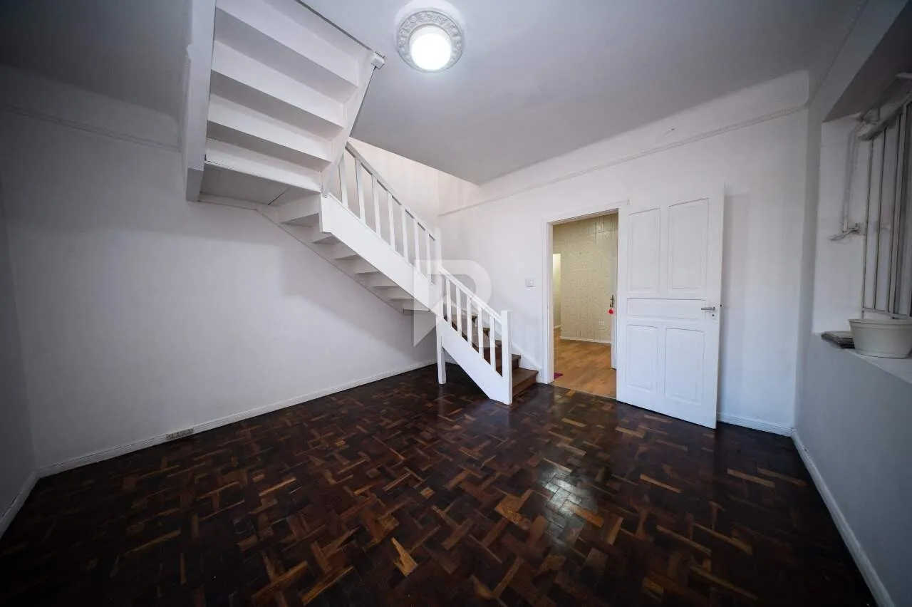 Rental house with laundry area and 5 bedrooms — photo 6