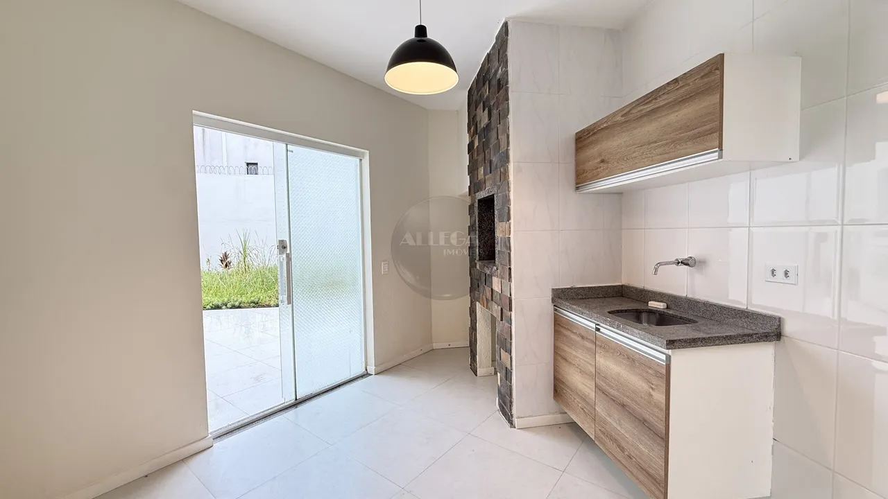 House with 4 bedrooms and a washing machine — photo 2