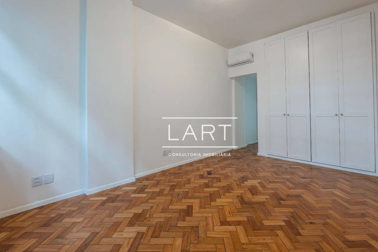 4-bedroom apartment with 5 bathrooms, 210 m² — photo 12