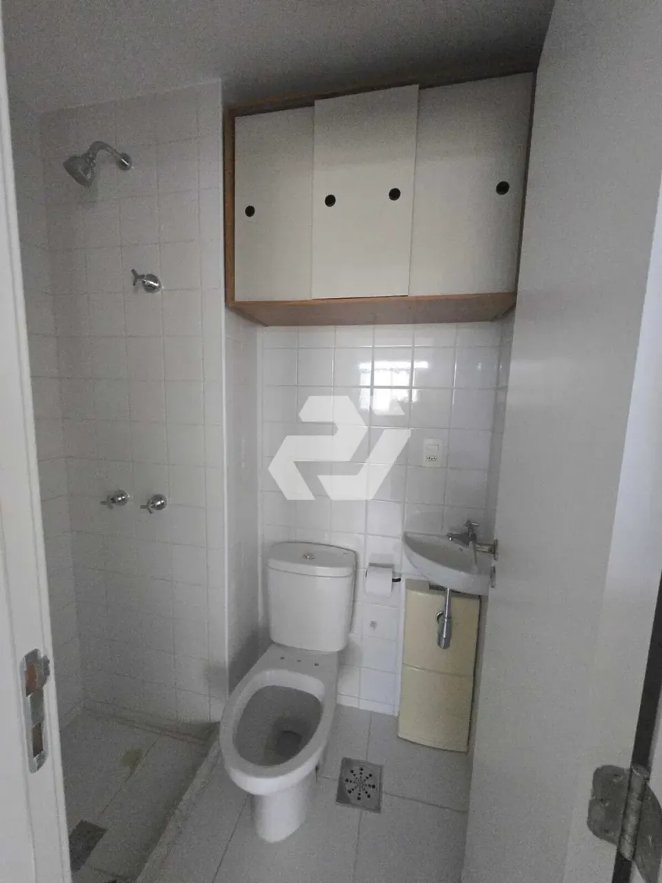 Unfurnished 2-bedroom apartment with 3 bathrooms and balcony — photo 8