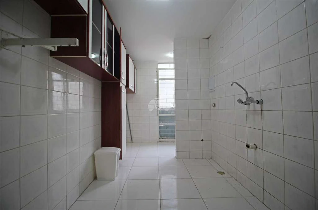 Apartamento de 2 quartos com cozinha fechada