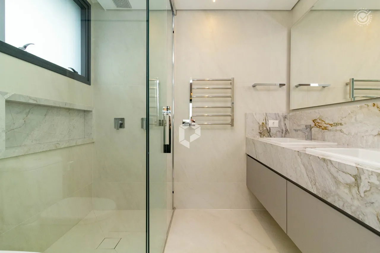 3-bedroom apartment with 3 en-suite bathrooms and 245 m² — photo 13