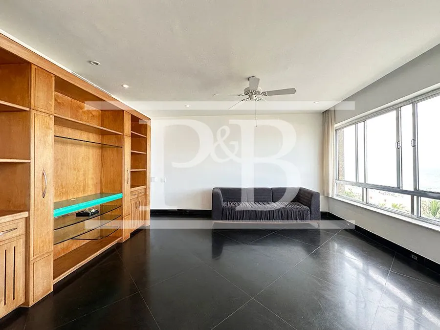3-bedroom apartment with 220 m² and laundry area — photo 16