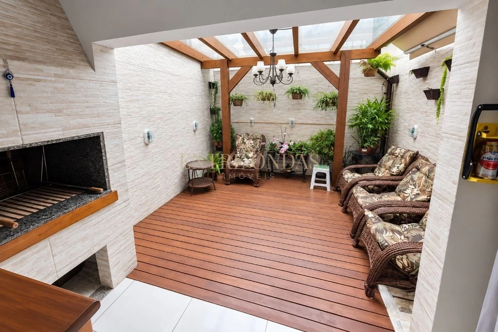 2-bedroom house with a home office