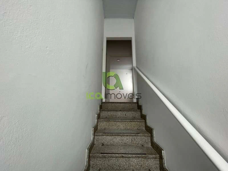 3-bedroom apartment with wood floors — photo 5